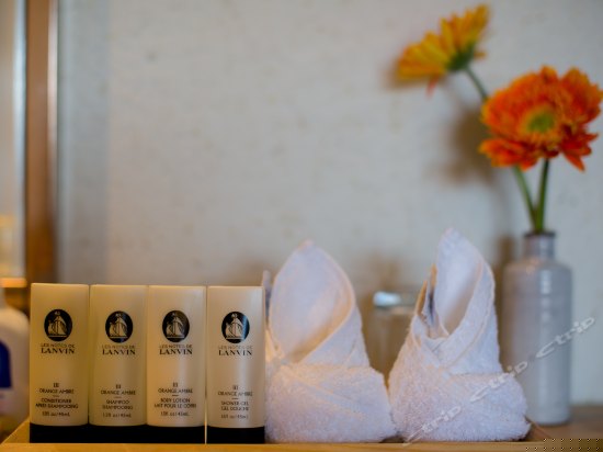 豪华湖景大床房