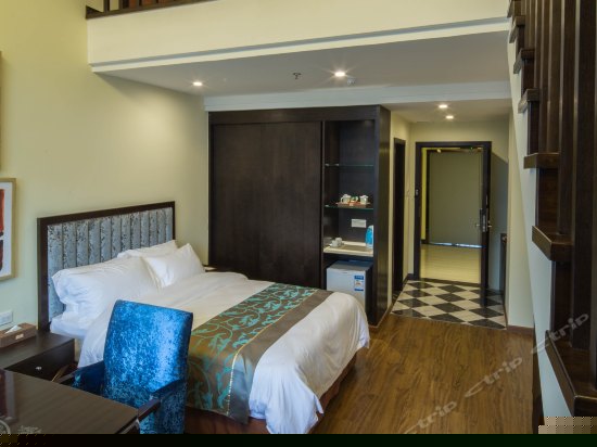 豪华山景家庭套房