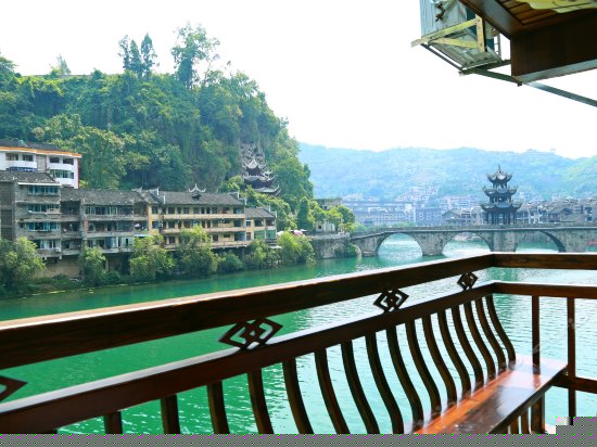 精品河景阳台标间