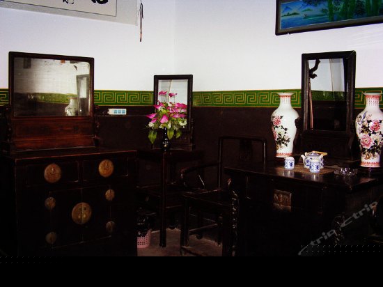 曲径通幽套间土炕房