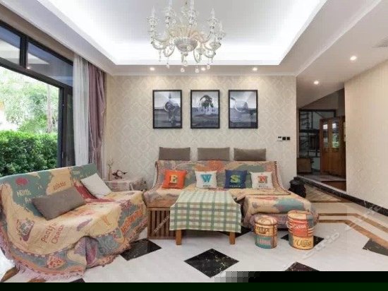 六间房私家泳池别墅