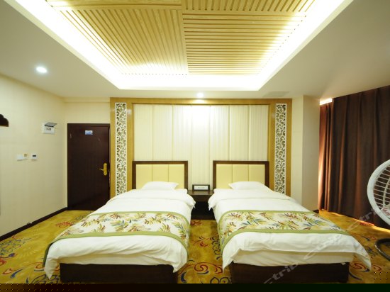 豪华双人间带电脑