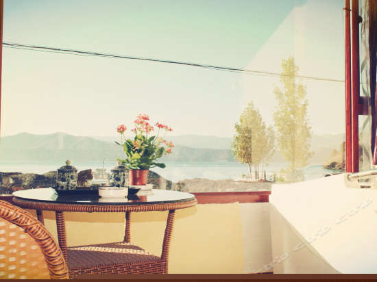 湖景舒适圆床房