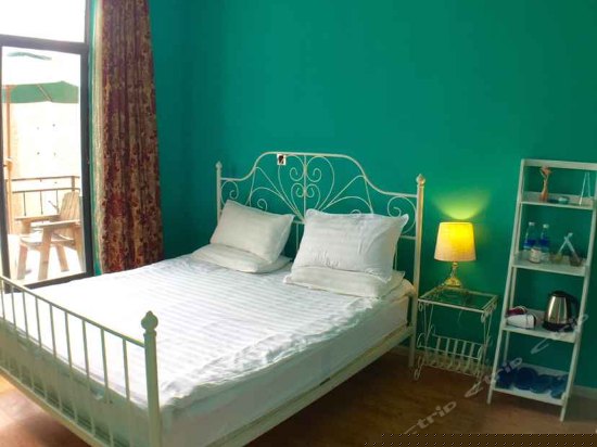 独卫浴缸观景阳台大床房