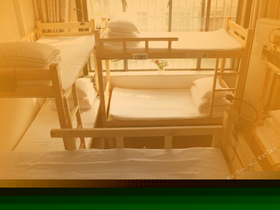 女生八人间床位房