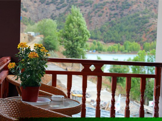 湖景情趣圆床房