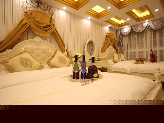 豪华宫廷家庭房