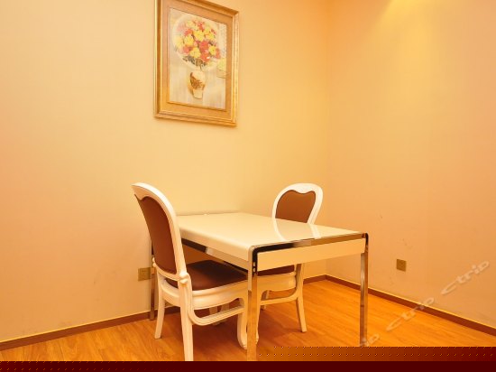 豪华泉景家庭房