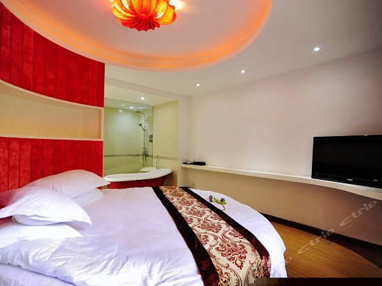 红色浪漫精品圆床房