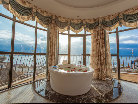 270度观海圆床房