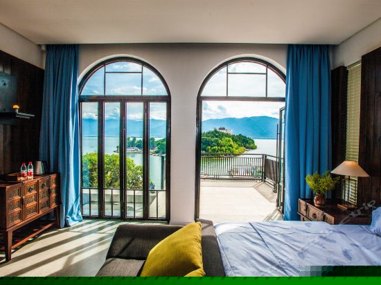 山居院露台海景房