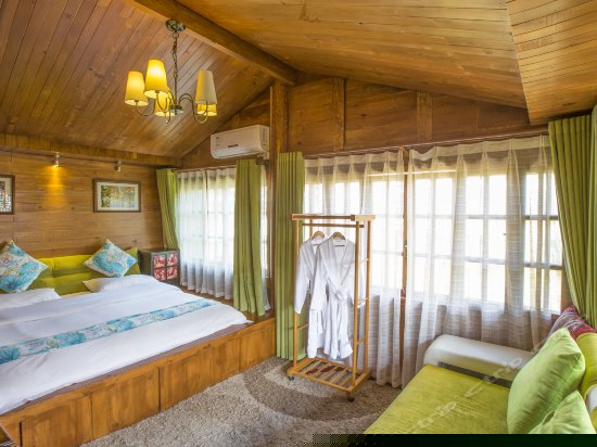 榻榻米大床房(知画）