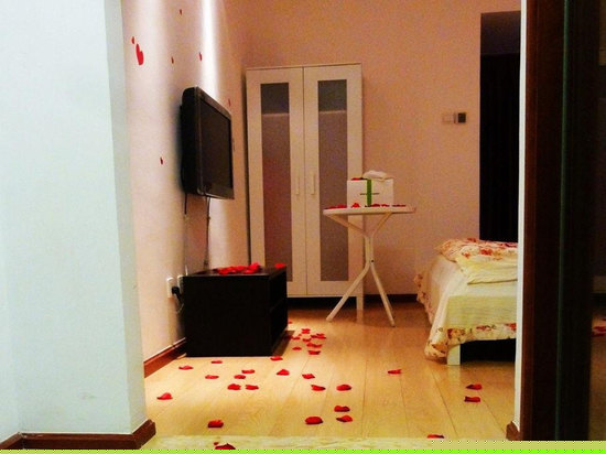 时尚温馨大床房