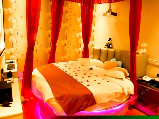 影院圆床豪华情侣房