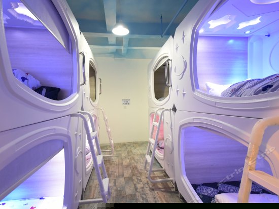 温馨太空舱男生八人间(无窗)