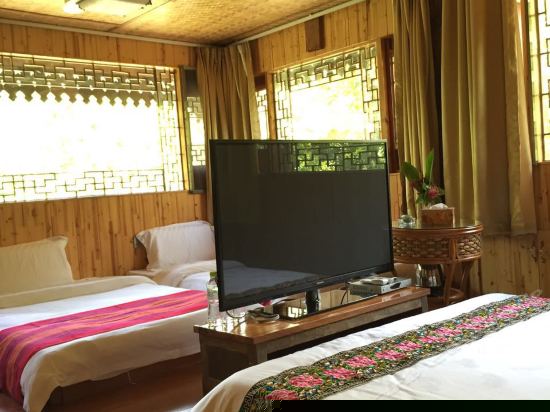 傣家风情三人间