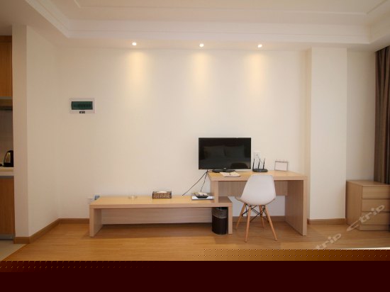 高级特大床优选商务房