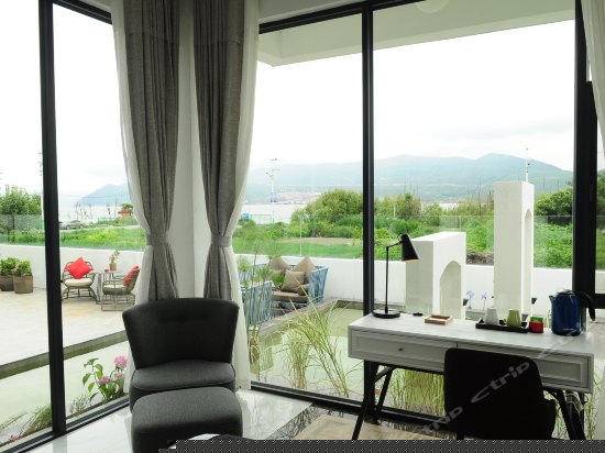 豪华水漾海景大床房