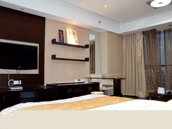 豪华双人大床房