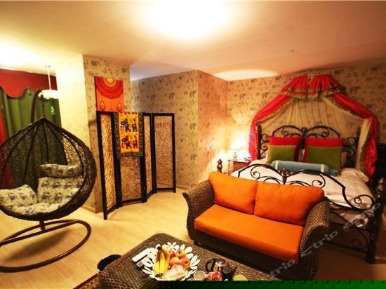 梦里闻溪风情大床房