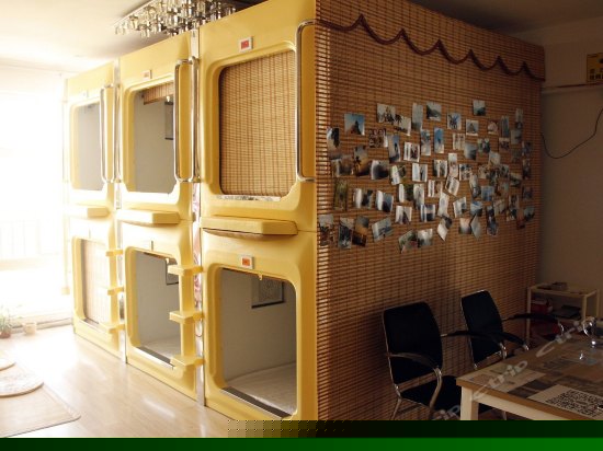 驴友男多人间（床位）