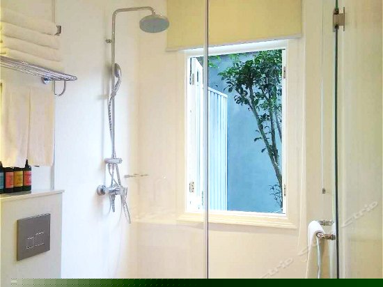 103尊享花园大床房