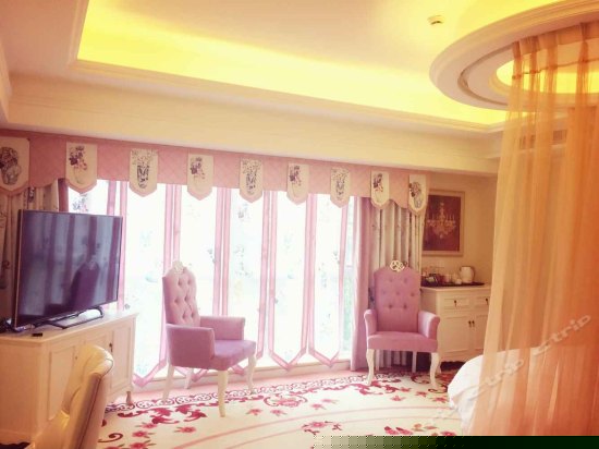 五星圆床风情浴缸房