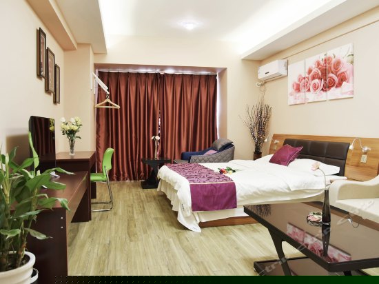 豪华夜景大床房