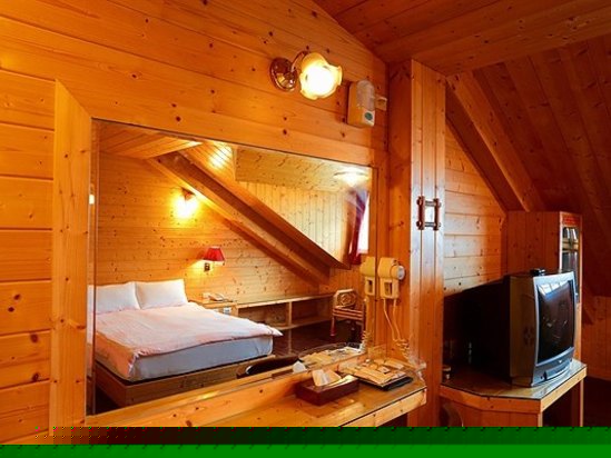 原木窗型双人房