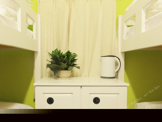 男生4人间(床位)