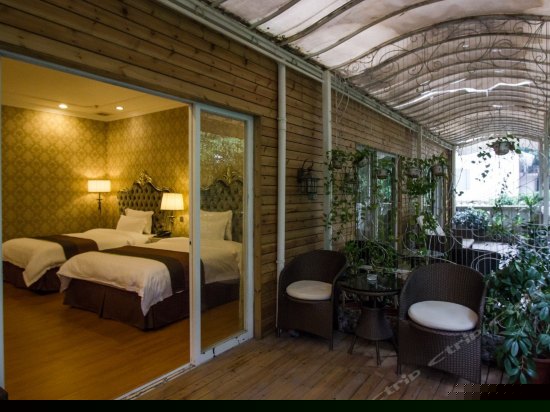 豪华园景双床房