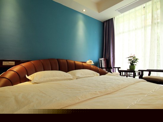 浪漫阳台圆床房