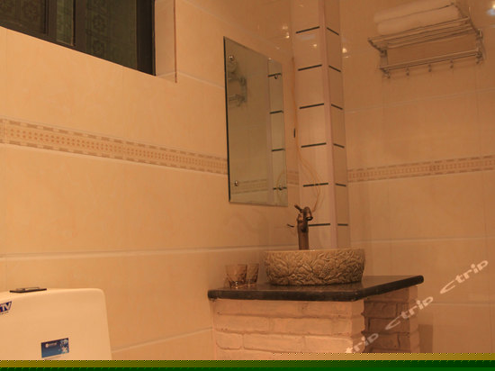 独卫浴缸观景阳台大床房