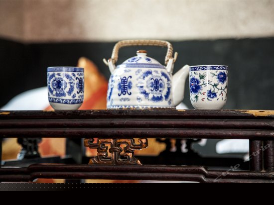 朱楼碧瓦豪华土炕房