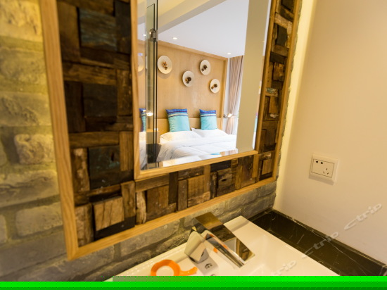 阳光景观大床房（202）