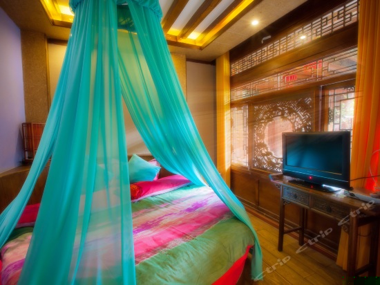 纳西精品圆床套房