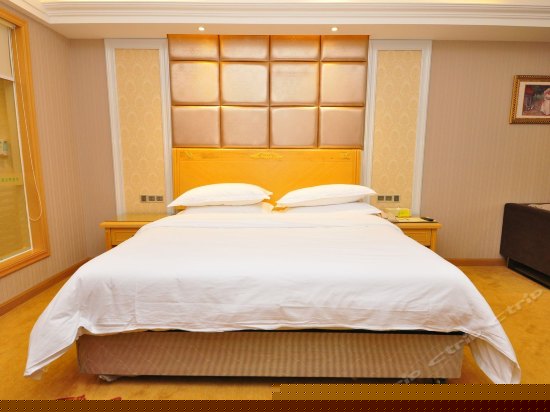 豪华大床房