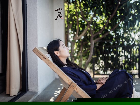 山居院林荫露台海景房