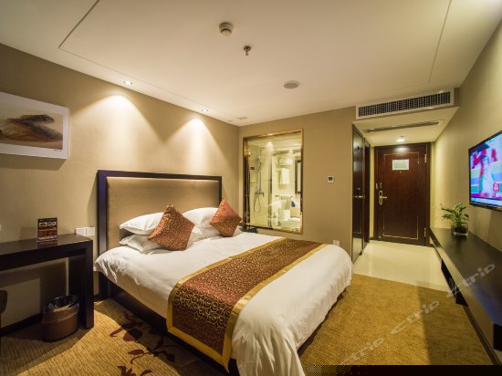 豪华大床房