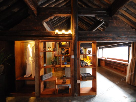 舍昼夜二楼豪华蜜月套房