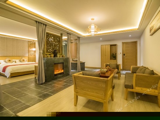 且叮咛豪华湖景套房