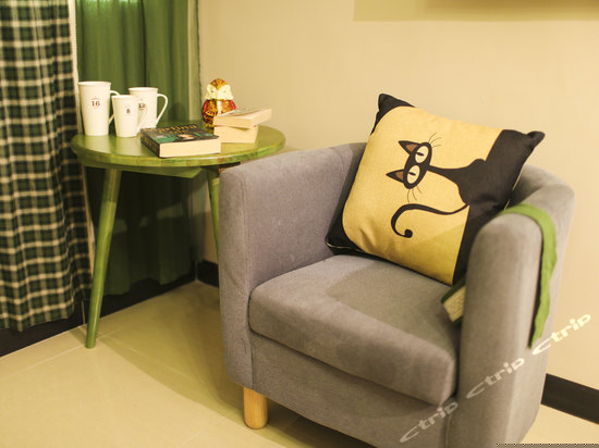 初夏微海景大床房