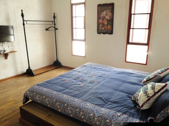 雨果 b204法式浪漫榻榻米大床房