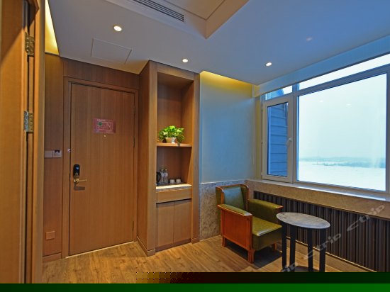 豪华江景大床房