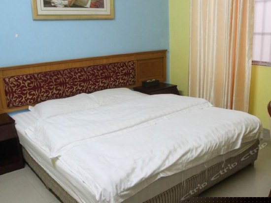 1.8米豪华电脑大床房