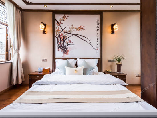 富贵牡丹空中花园复式大床房