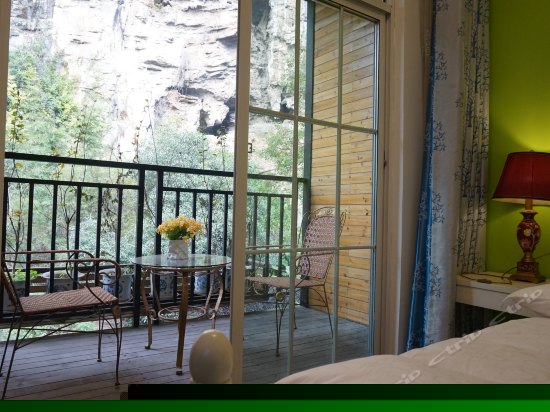 山景阳台大床房