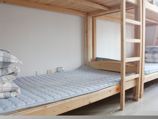 驴友男多人间（床位）