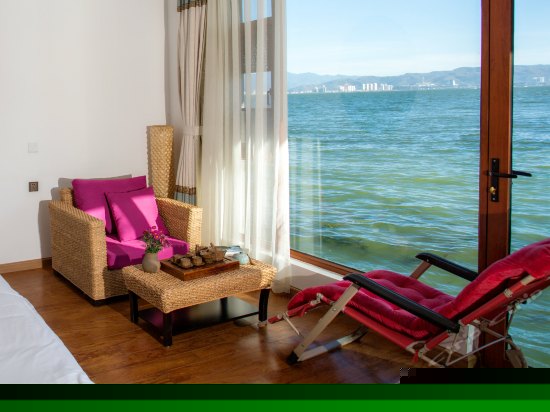 180度豪华海景亲水大床房