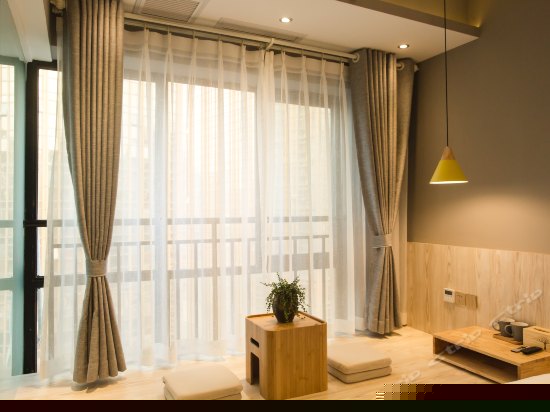 90°榻榻米影音房